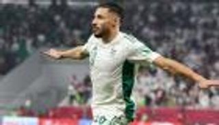 رغم الرحيل.. يوسف بلايلي يفجر أزمة في مولودية الجزائر