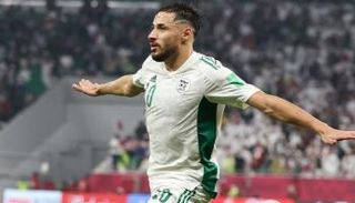 يوسف بلايلي لاعب مولودية الجزائر