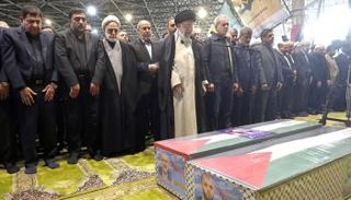 خامنئي وبزشكيان في صلاة جنازة هنية