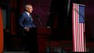 كينيدي يربك «بورصة» انتخابات أمريكا.. هل يرفع «أسهم» ترامب؟