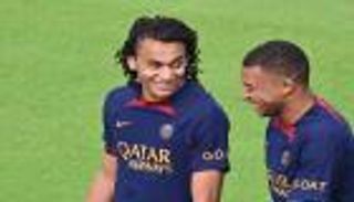 بنصيحة الأم.. شقيق مبابي «هدية منتظرة» لمنتخب الجزائر