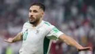 «سيناريو مجنون».. يوسف بلايلي يتلقى مفاجأة من مدرب الجزائر