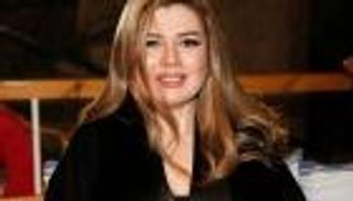 رانيا فريد شوقي توجه وصلة غزل إلى زوجها.. ما المناسبة؟