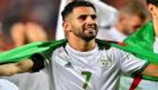 رياض محرز يعود.. 3 مشاهد مثيرة في قائمة منتخب الجزائر