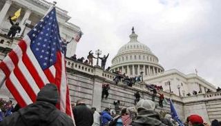 أنصار ترامب خلال محاولة اقتحام الكابيتول