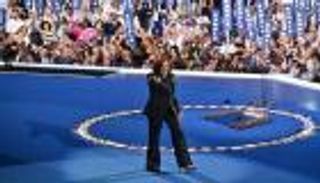 نار تحت الرماد.. خلافات تعصف بفريق «هاريس» من الداخل