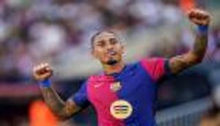 رافينيا يتحول 180 درجة.. من التهديد بالطرد إلى هاتريك تاريخي