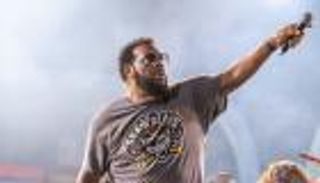 وفاة «رابر» أمريكي أثناء الغناء (فيديو)