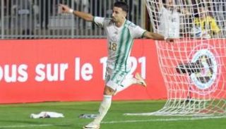 عمورة مهاجم منتخب الجزائر
