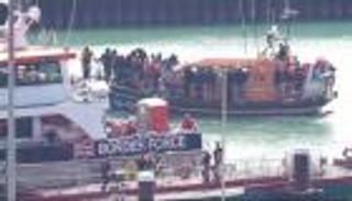 غرق قارب على متنه 70 مهاجرا.. والضحايا بينهم حامل و6 أطفال