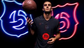 قميص برشلونة الأسود