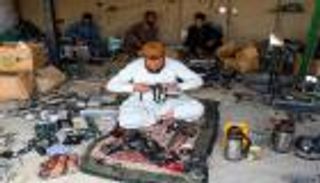 استخراج الذهب من الأجهزة الإلكترونية.. اكتشف سر الصنعة في أفغانستان