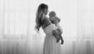 شاينا هيرلي نجمة فيلم Love Is Blind تحكي رحلتها من السرطان أثناء الحمل