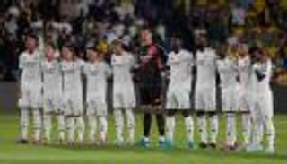 عمره 63 عاما وبطله برشلونة.. كابوس يهدد ريال مدريد في الليغا