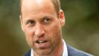 إطلالة «عابرة للفصول».. الأمير ويليام يستعيد «لحيته»