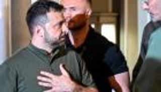 تفويض الغرب لضرب روسيا.. زيلينسكي يبحث عن «رصاصة إيطالية»