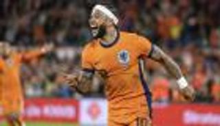 مع مدرب الهلال السابق.. تجربة تاريخية جديدة لممفيس ديباي