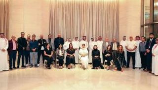 اجتماع تركي آل الشيخ مع مجموعة من الفنانين والمثقفين