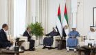 محمد بن زايد ووزير خارجية مصر يؤكدان ضرورة التحرك لمنع التصعيد بالمنطقة