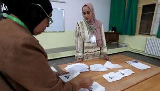 تواصل فرز الأصوات في الانتخابات الرئاسية الجزائرية - أ.ف.ب