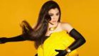 بعد خلافها مع روتانا.. هيفاء وهبي بإطلالة «بيضاء» مثيرة