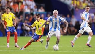 القنوات الناقلة لمباراة الأرجنتين وكولومبيا في تصفيات كأس العالم 2026