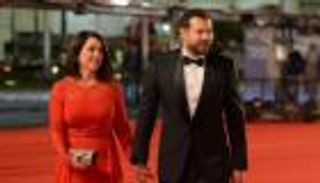 بعد صراع مؤلم.. كندة علوش وعمرو يوسف يودعان الصيف بصورة رومانسية