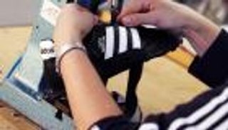 الموضة «مذنبة» بحق البيئة.. وهذه قائمة شركات الأزياء الأكثر تلويثا