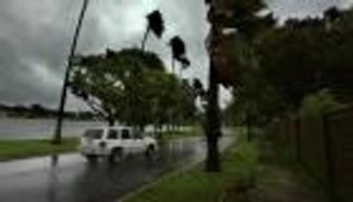 نفط أمريكا رهن «فرنسين».. توقف ربع إنتاج الخام والأسعار تقفز أكثر من 2%