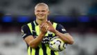هالاند أفضل لاعب في أغسطس بالبريميرليغ.. لماذا تفوق على صلاح؟