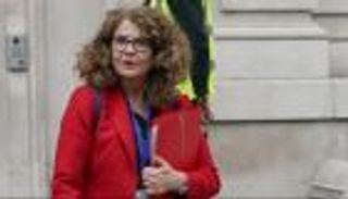 سرقة حقيبة وزيرة بريطانية مسؤولة عن «مكافحة السرقة»