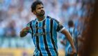 شجار واعتداء وطرد.. دييغو كوستا يمارس هوايته في «مباراة أطفال»