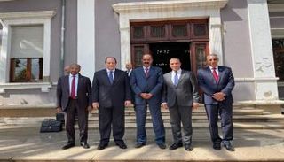 أفورقي مع وزيري المخابرات والخارجية المصريين