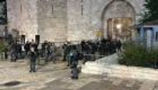 عملية طعن تعيد باب العامود للواجهة.. وإسرائيل ترد بإجراءات «عقابية»