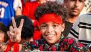 «الكبة» العدنية.. شباب اليمن يواجهون آثار الحرب بإحياء ملاعب الكرة