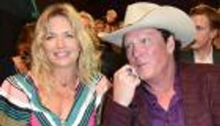 بعد 28 عاما.. مايكل مادسن يطلب الطلاق من زوجته