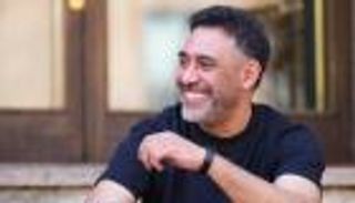 عمرو مصطفى يتخلى عن الذكاء الاصطناعي: إبداعي أقوى