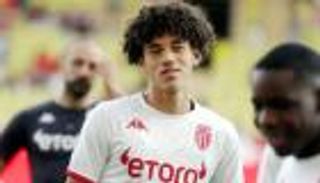 قاهر برشلونة يختار بين منتخب الجزائر وفرنسا