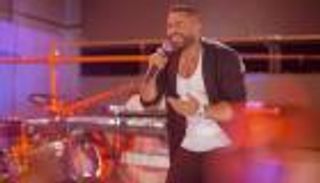 تامر حسني يشارك في احتفالات اليوم الوطني السعودي بحفل ضخم (صور)