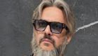 وفاة الفنان المصري نمازي جبل شقيق إيساف بعد صراع مع المرض