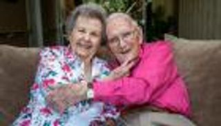 أبحاث: الزواج بعد 60 عاما يقلل خطر الإصابة بأمراض القلب