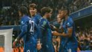 تشيلسي يسحق ضيفه بـ«سلاح نكونكو».. ومان سيتي يفلت من مفاجآت كأس الرابطة