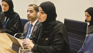 الدكتورة آمنة بنت عبدالله الضحاك خلال الاجتماع