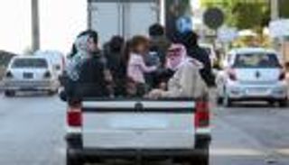 فارون من القصف في لبنان.. «معركة بقاء» في زمن الحرب (صور)