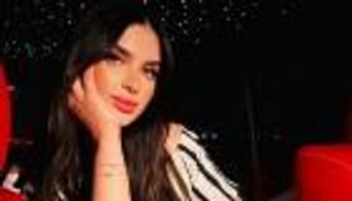 الغناء تحت الماء.. ما سر مهارة التيك توكر المغربية «ميس دعاء»؟