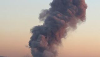 الدخان يتصاعد من الضاحية الجنوبية في بيروت جراء غارة عنيفة