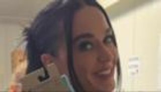 بطريق يتوقع الفائز بالدوري الأسترالي.. وكاتي بيري تخفي السر