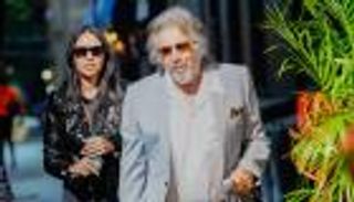 بكعكة من 3 أدوار.. آل باتشينو يحتفل  بعيد ميلاد الكويتية «نور الفلاح» 