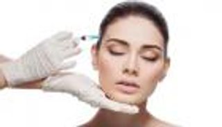 ترند جديد على «تيك توك» يتحدى «البوتوكس» و«الفيلر»