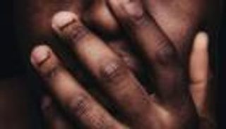 &laquo;الهروب المستحيل&raquo;.. شاب يضحي بيده لتغيير مصيره